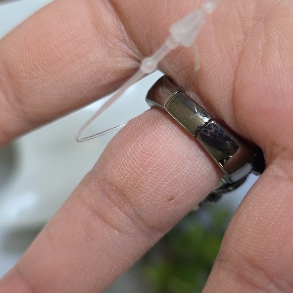 Statement Gunmetal Silver Seashell Stretch Ring with Pearl and Rhinestones - Picture 8 of 9